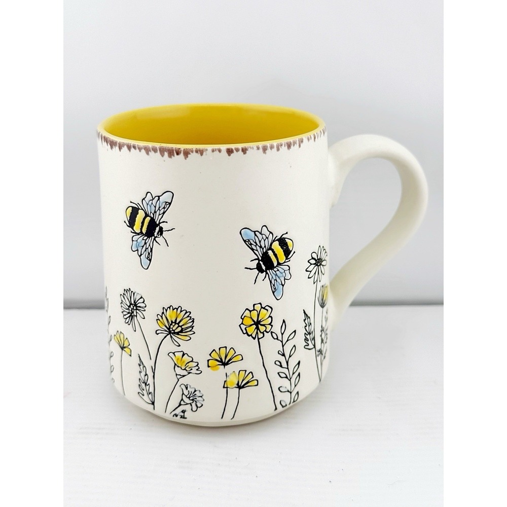 Bumblebees And Wildflowers 16 Oz Coffee Mug